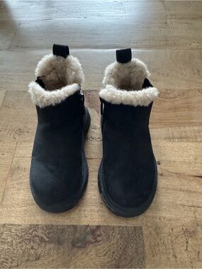 Yellow faux fur leather boots zipper size size 6
